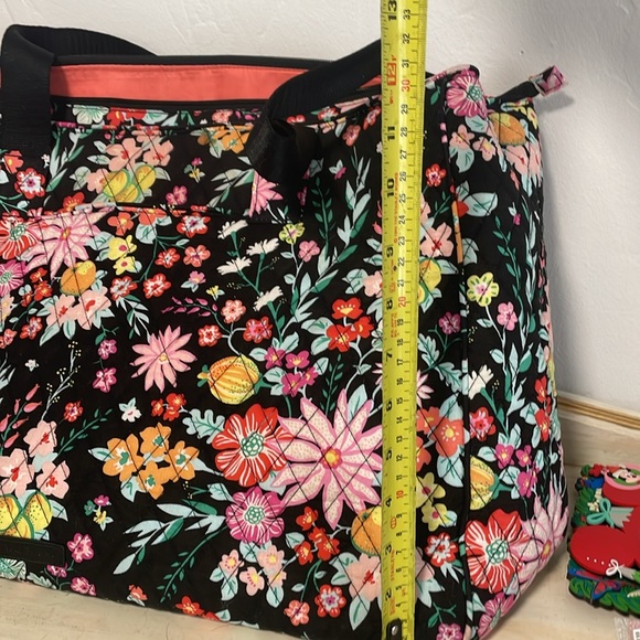 Vera Bradley large tote-new! - Picture 3 of 7